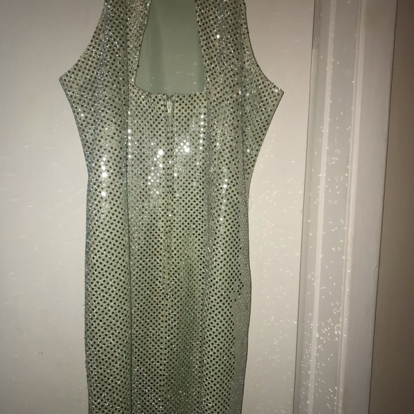 Dress - Picture 4 of 4